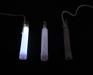 Lightsticks in two different temperature water baths